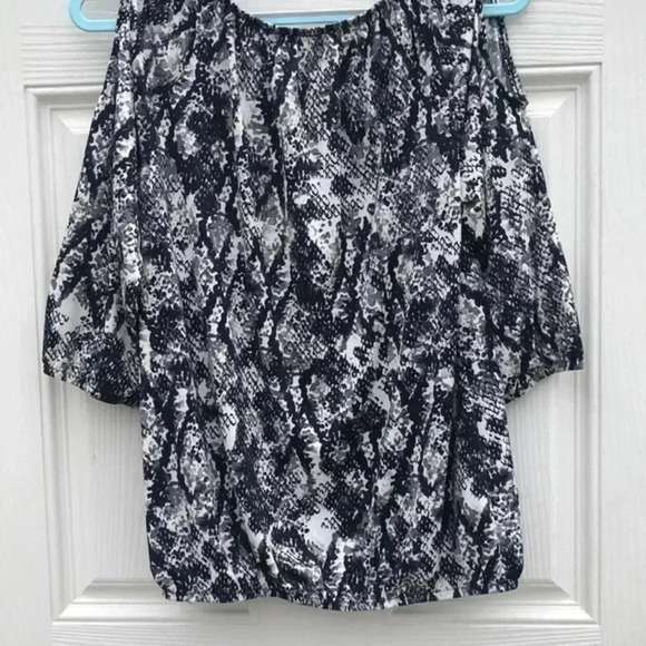 NY collection cold shoulder style top/blouse size medium - Picture 5 of 8
